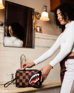 SPRAYGROUND SHARKS IN PARIS VANQUISH TOILETRY BAG 13 SPRAYGROUND SHARKS IN PARIS VANQUISH TOILETRY BAG -Bag Sale Store B5354 2 1
