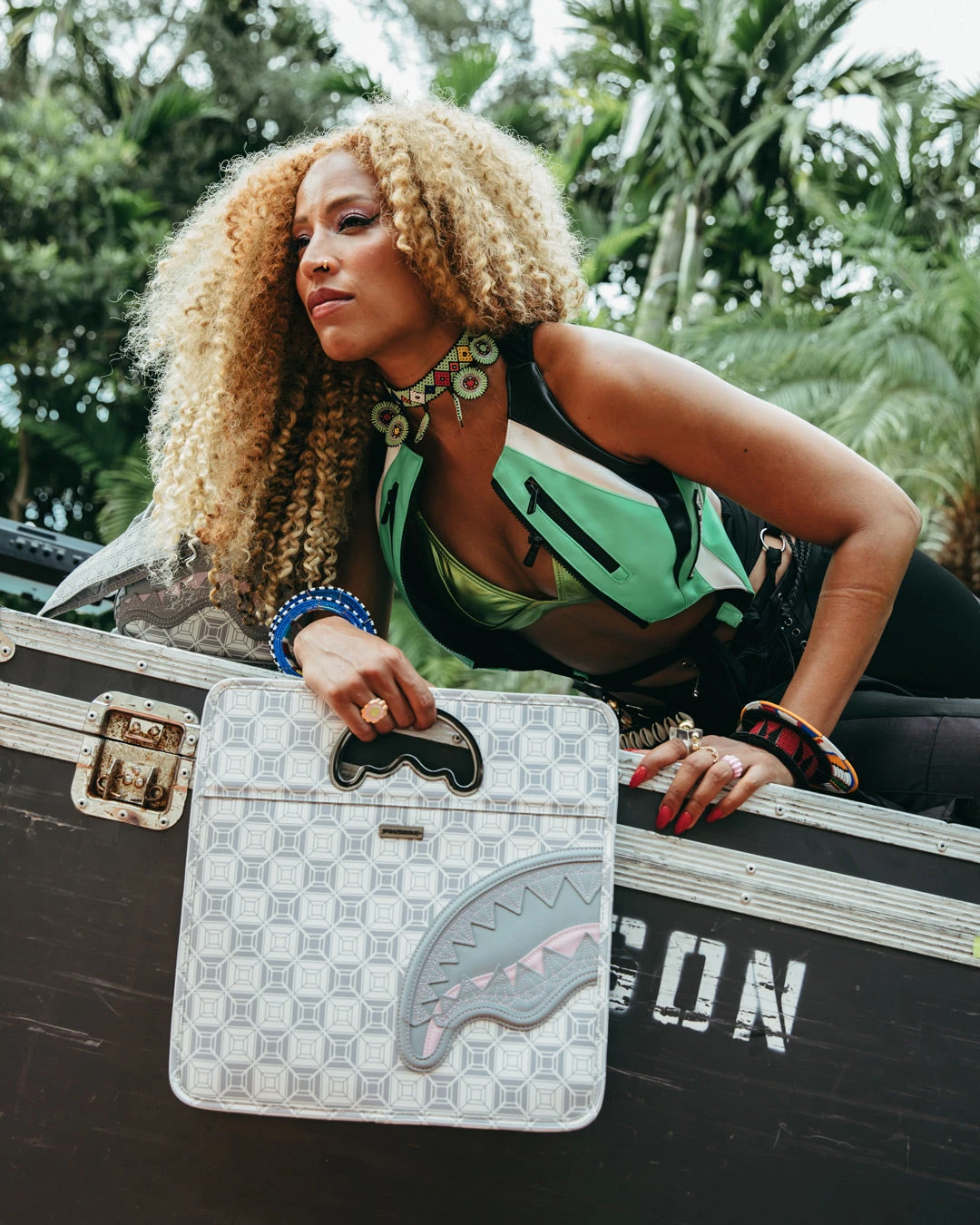 SPRAYGROUND A.I.8 AFRICAN INTELLIGENCE BOOKED & BUSY CITY SAVVY HANDBAG 6 SPRAYGROUND A.I.8 AFRICAN INTELLIGENCE BOOKED & BUSY CITY SAVVY HANDBAG - Image 4