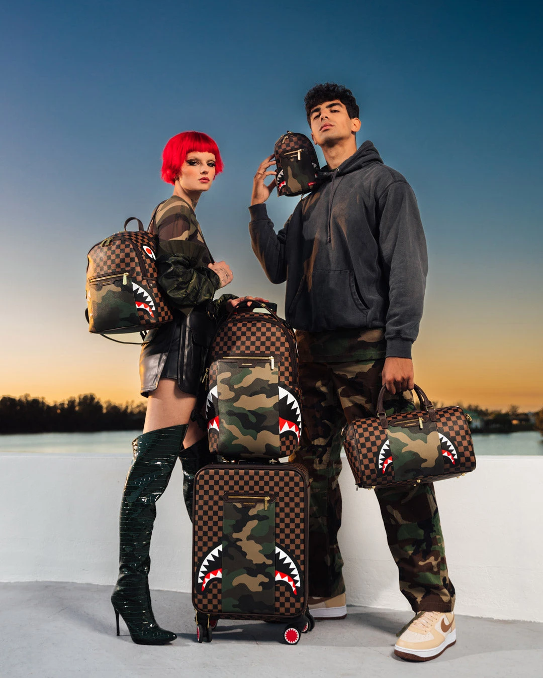 SPRAYGROUND EXTERIOR GOLD ZIP POCKET SHARKS IN PARIS MINI DUFFLE 12 SPRAYGROUND EXTERIOR GOLD ZIP POCKET SHARKS IN PARIS MINI DUFFLE - Image 10